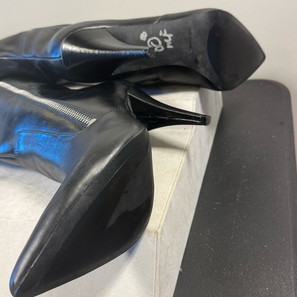 Vince Camuto
Women's Alessa Knee-High Zipper Boots, size 10, black NWOT Leather - Picture 11 of 13